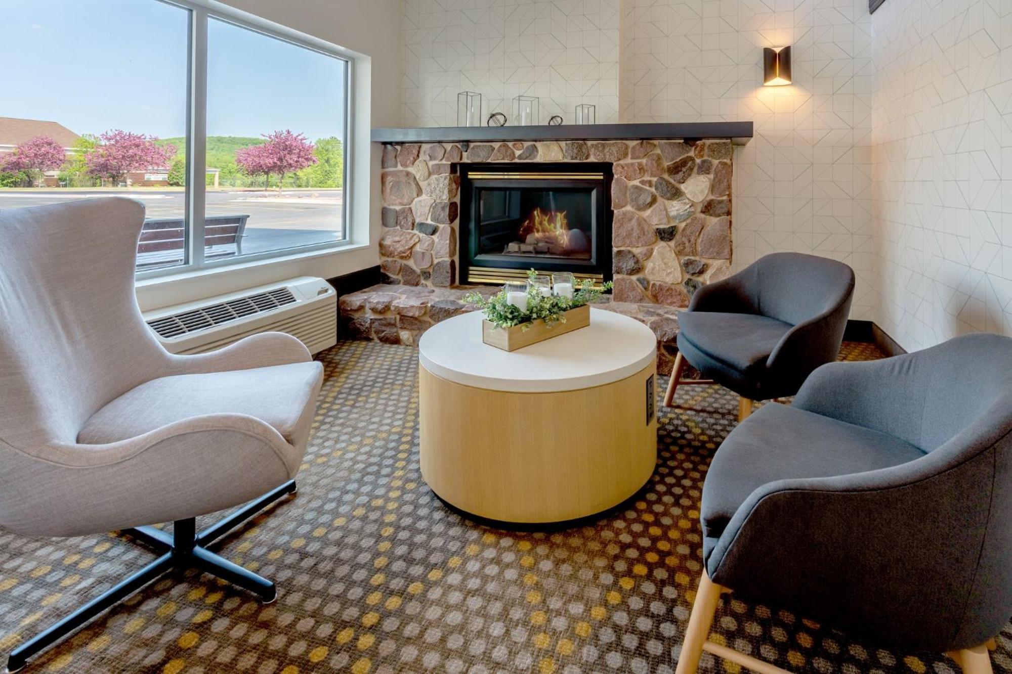 Holiday Inn & Suites Wausau-Rothschild By Ihg Экстерьер фото