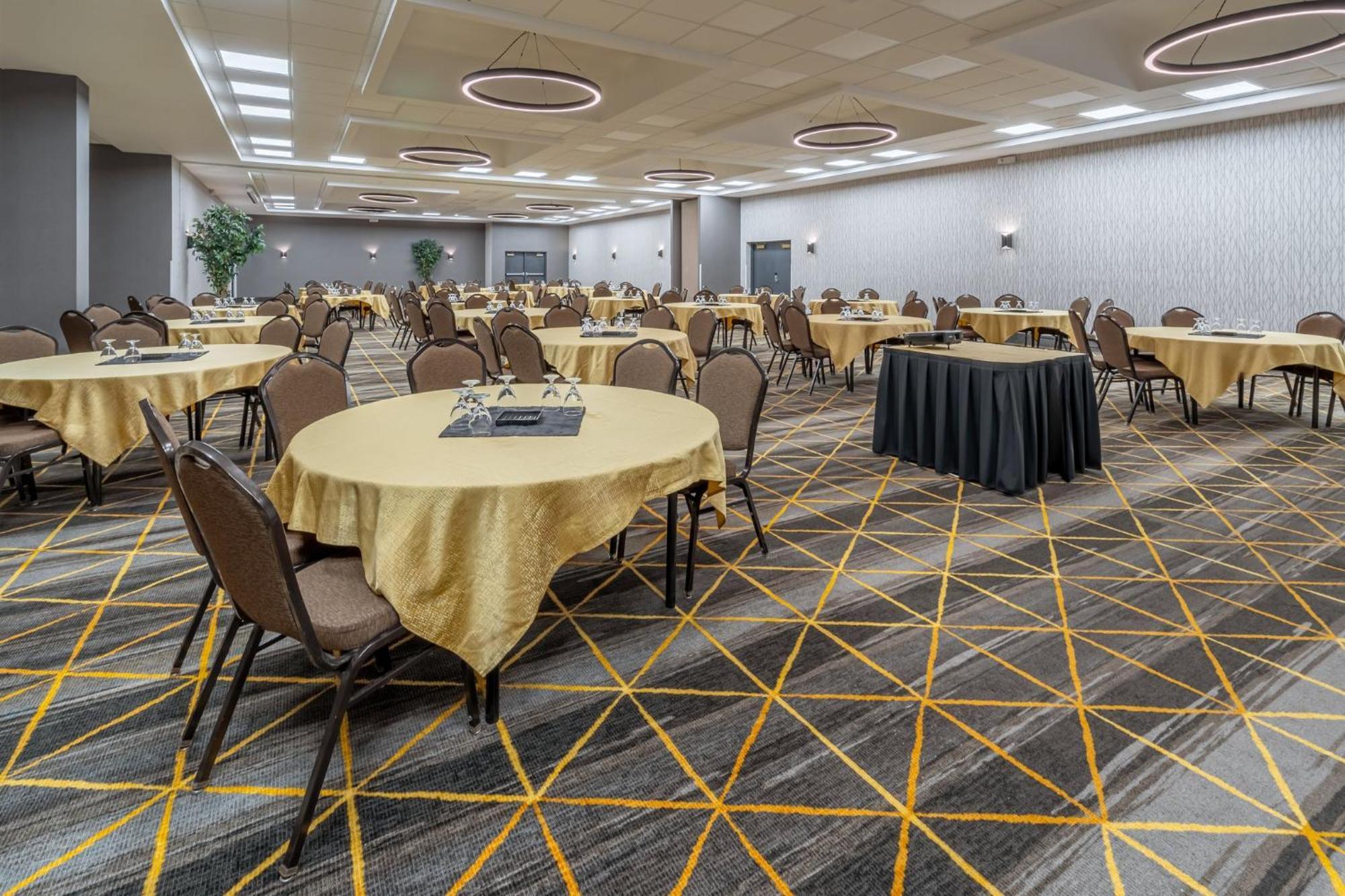 Holiday Inn & Suites Wausau-Rothschild By Ihg Экстерьер фото